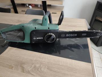 Tronçonneuse Bosh, fonctionne bien et chaîne récente 30 euro beschikbaar voor biedingen