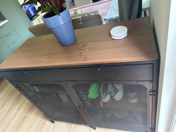 industriele dressingkast,televisiemeubel en salontafel beschikbaar voor biedingen
