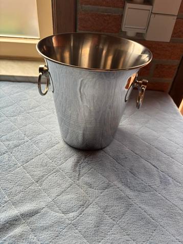 Ijs emmer beschikbaar voor biedingen