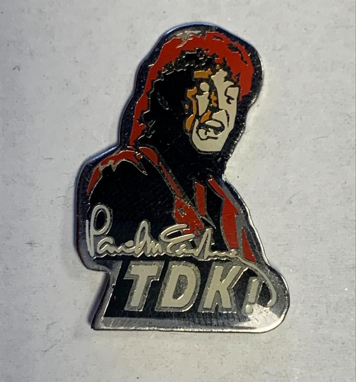 Pin’s The Beatles Paul Mac Cartney TDK Rouge Vintage, Verzamelen, Speldjes, Pins en Buttons, Gebruikt, Speldje of Pin, Overige onderwerpen