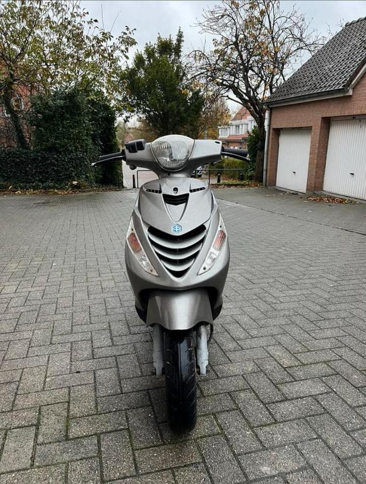 Piaggio zip 4T a klasse, Fietsen en Brommers, Scooters | Piaggio, Zo goed als nieuw, Zip, Ophalen