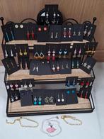 Lot met  35 Paar Kinder Oorbellen + 2 armbandjes +1 ketting, Ophalen