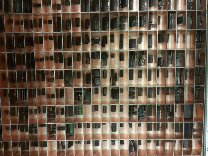 jw0907a: zeer uitgebreide lijst van chips, gesort vlgs nr, Hobby & Loisirs créatifs, Composants électroniques, Comme neuf, Enlèvement ou Envoi