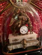 Pendule bronze ancienne sous cloche, Antiquités & Art, Antiquités | Horloges, Enlèvement ou Envoi