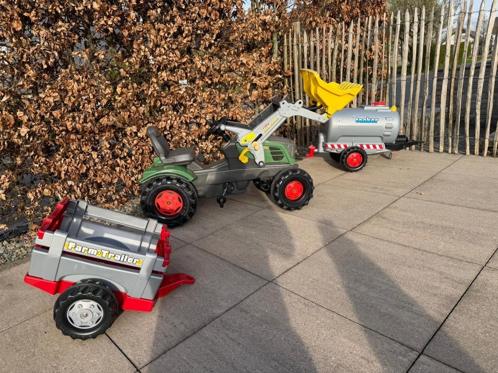 Tracteur enfant Fendt – Rolly Toys – 2 remorques, Enfants & Bébés, Enlèvement, Utilisé, Véhicule à pédales