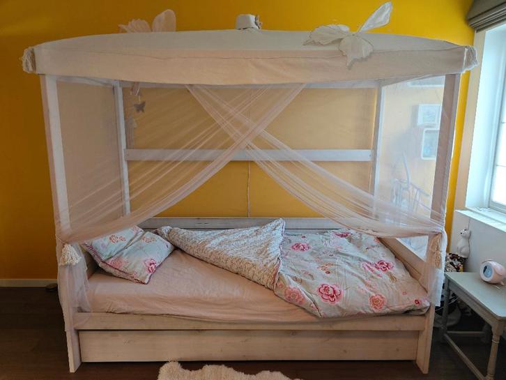 Hemelbed Lifetime butterfly met lade, Kinderen en Baby's, Kinderkamer | Bedden, Gebruikt, 180 cm of meer, 100 cm of meer, Matras