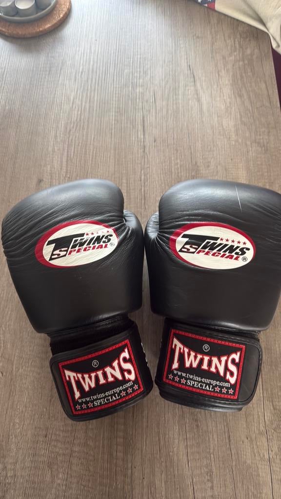 Gants de boxe Twins, Sports & Fitness, Enlèvement, Comme neuf