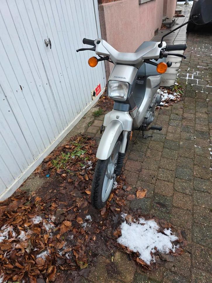 A klasse Honda wallaroo deluxe te koop!!, Fietsen en Brommers, Brommers | Honda, Ophalen