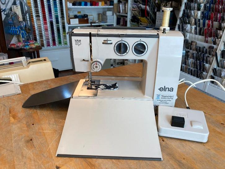 Elna Lotus SP - zeer compacte naaimachine, Hobby & Loisirs créatifs, Machines à coudre & Accessoires, Utilisé, Machine à coudre