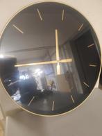Moderne grote klok. Zwart en goudkleurig. Doormeter 50 cm., Ophalen