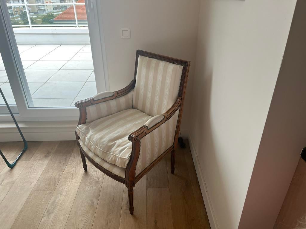 Mooi antiek waardevol gestoffeerd zeteltje, Eenpersoons, 75 tot 100 cm, Zo goed als nieuw, Hout