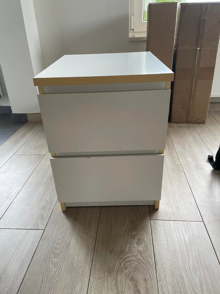 Gratis nachtkastje met gebruiksporen, Huis en Inrichting, Kasten | Ladekasten, Ophalen, Gebruikt