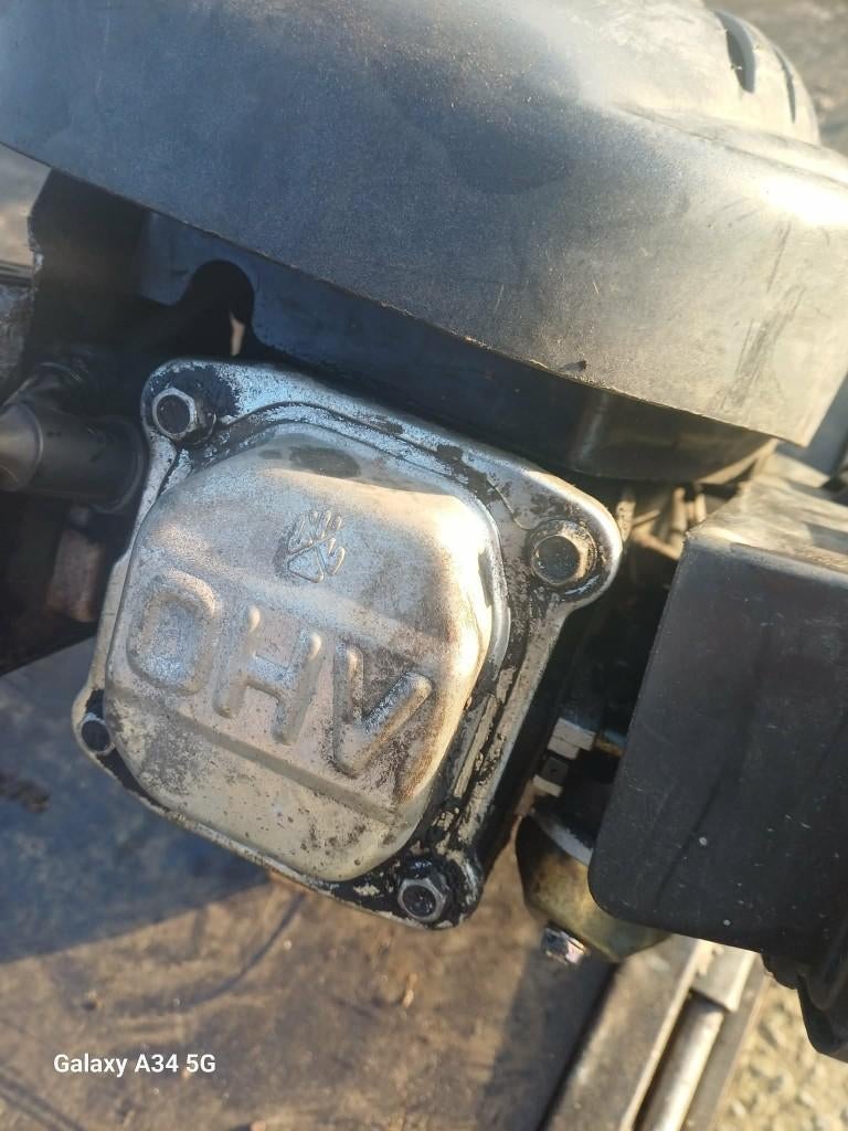 Lot de 2 moteurs pour tondeuse, Jardin & Terrasse, Tondeuses à gazon, Utilisé, Tondeuses à gazon à essence, Enlèvement