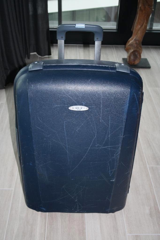 Grote reiskoffer, Handtassen en Accessoires, Koffers, Zo goed als nieuw, Hard kunststof, 70 cm of meer, 55 cm of meer, Slot, Uitschuifbare handgreep