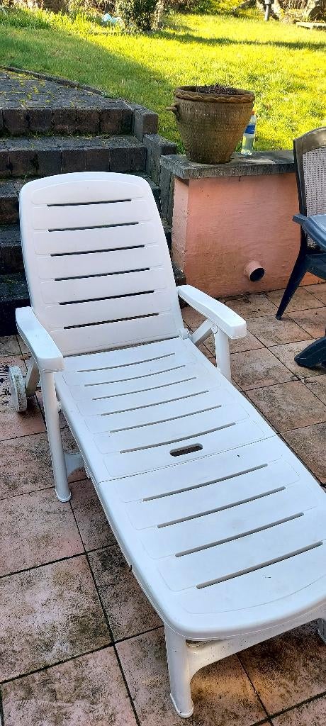 Transat blanc à roues (+1 offert), Tuin en Terras, Ligbedden, Gebruikt, Plastic, Verstelbaar, Ophalen