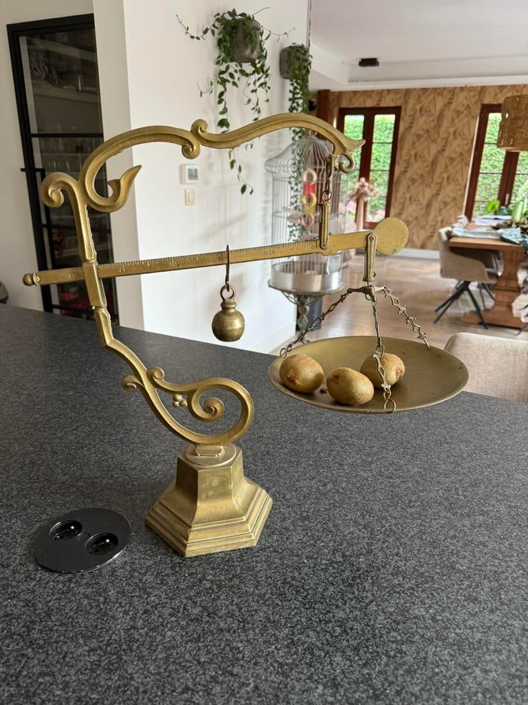 Prachtige oude weegschaal, Enlèvement