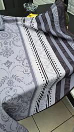 Tafellakens 2, Ophalen, Ovaal