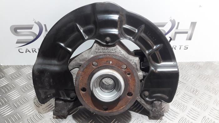 Fusee rechts-voor van een Mercedes CLA, Gebruikt, -, Ophalen of Verzenden, -