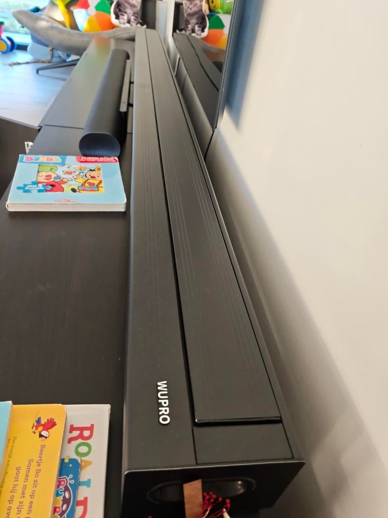 Gemotoriseerd projector scherm, Ophalen