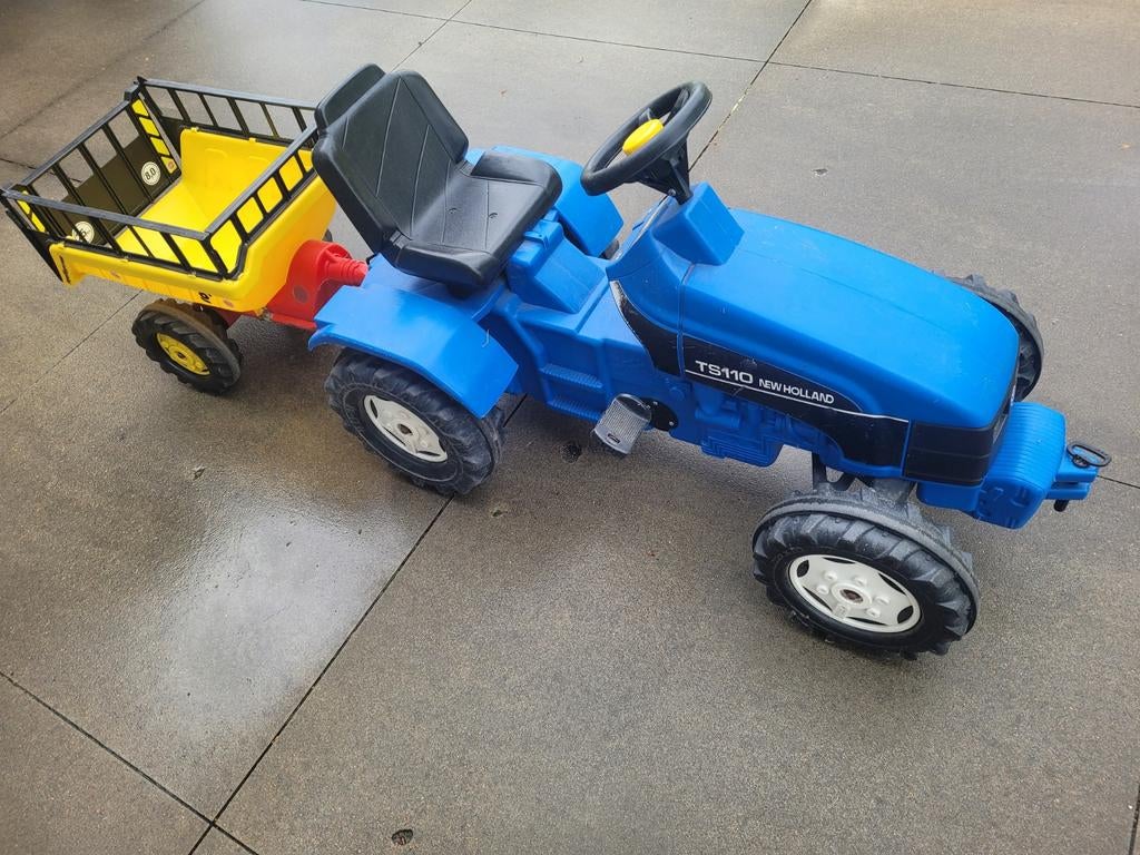 Grote speelgoed tractor New Holland met trappers en kipbak, Ophalen