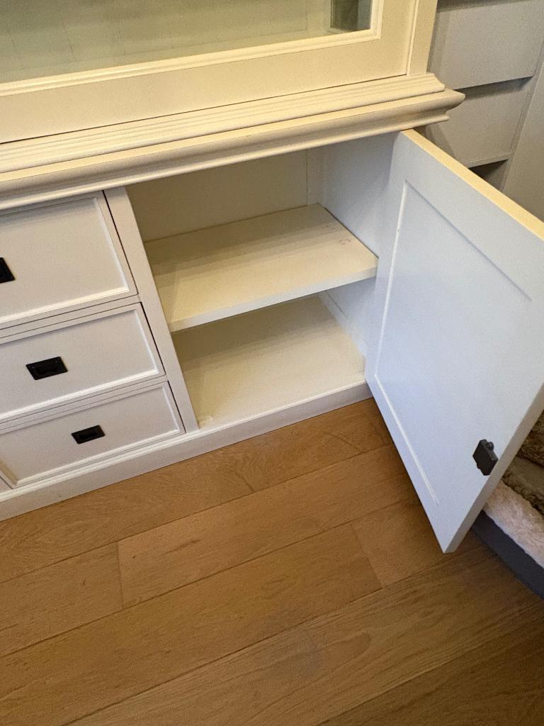 GRATIS Vitrinekast Dressoir Tafel Stoelen, Ophalen, Gebruikt