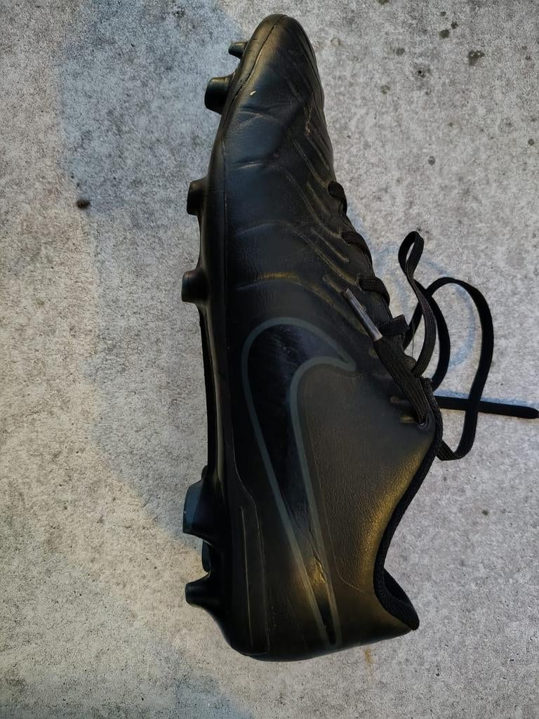 Nike tiempo zwarte voetbalschoenen, Sport en Fitness, Voetbal, Ophalen of Verzenden