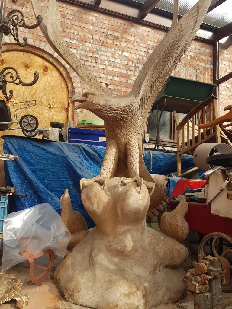 Imposante handgesneden adelaar, Ophalen