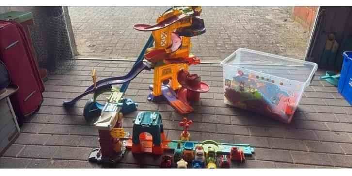 Toet Toet Racebaan met Auto's en Brandweerkazerne, Enfants & Bébés, Jouets | Blocs de construction, Comme neuf, Enlèvement