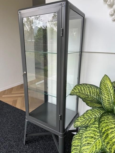 Vitrinekast Ikea, Huis en Inrichting, Ophalen, 50 tot 100 cm, Zo goed als nieuw, Met lade(s)