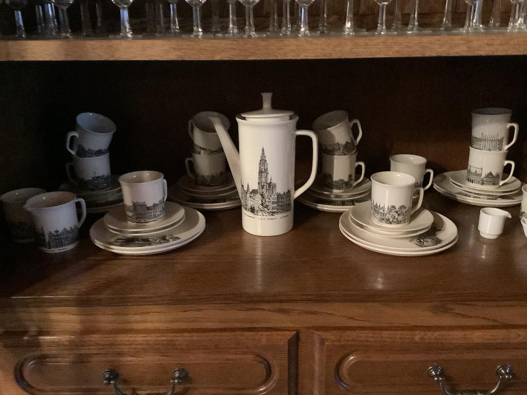 Servies, Ophalen, Zo goed als nieuw