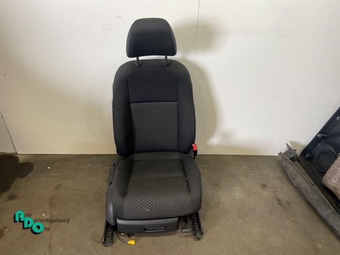 Stoel rechts van een Volkswagen Golf (Golf 09-), Auto-onderdelen, Interieur en Bekleding, Volkswagen, Gebruikt, 3 maanden garantie
