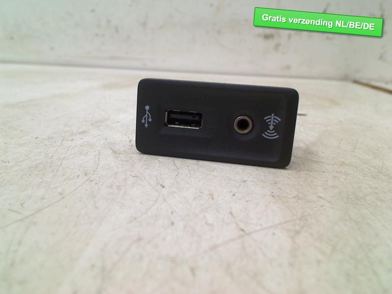 USB HUB Volkswagen Beetle (16AE) (5G0035222E), Auto-onderdelen, Overige Auto-onderdelen, Volkswagen, Gebruikt