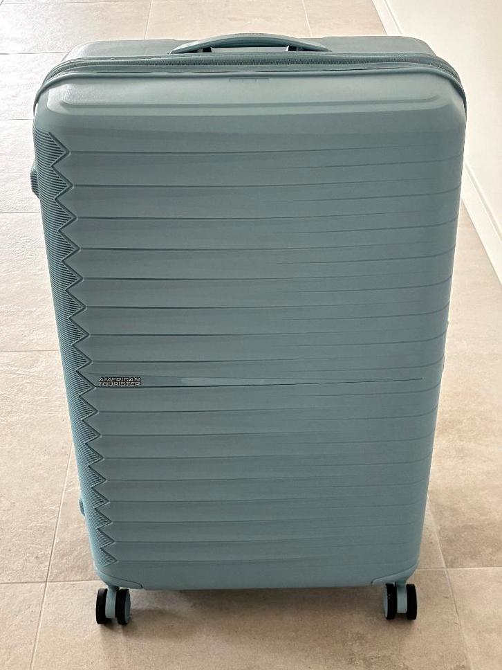 American Tourister Fast Forward 78cm - Nieuw, Handtassen en Accessoires, Koffers, Nieuw, Hard kunststof, 70 cm of meer, 45 tot 55 cm