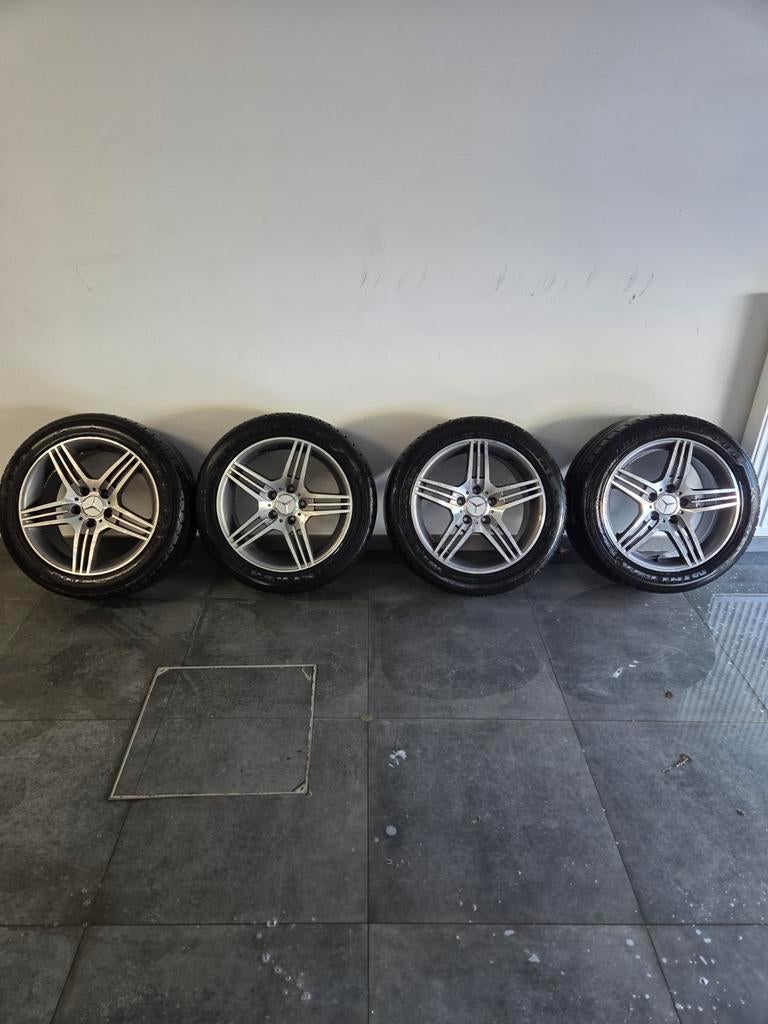 Jantes mercedes avec pneus. 17", Pneu(s)