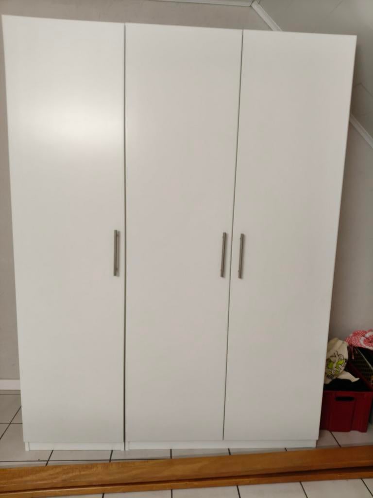 Kleerkast slaapkamer, Enlèvement