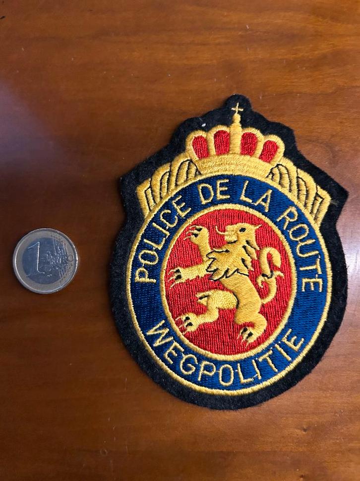 Belgische Gendarmerie - insignes, medailles, pin's, Verzamelen, Overige Verzamelen, Ophalen