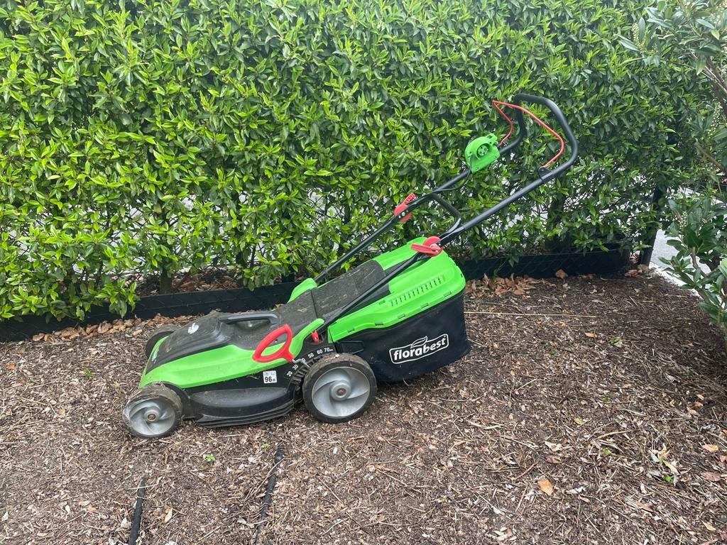 Elektrische grasmachine, Tuin en Terras, Ophalen, Cirkelmaaier, Gebruikt, Elektrische grasmaaier