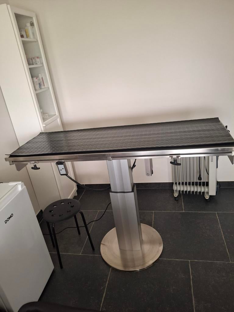 Rvs Operatietafel, Ophalen