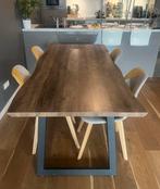 Table avec plateau en bois. Pieds en métal. 4 chaises, Maison & Meubles, Enlèvement ou Envoi, Comme neuf, Métal