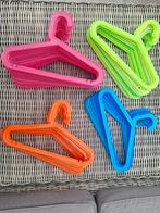 67 st Kledinghangers kleurrijk kinderen plastiek/kunsstof, Enlèvement ou Envoi, Comme neuf
