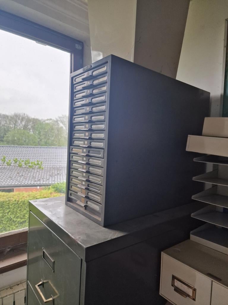 Armoire à tiroirs métalliques, Enlèvement