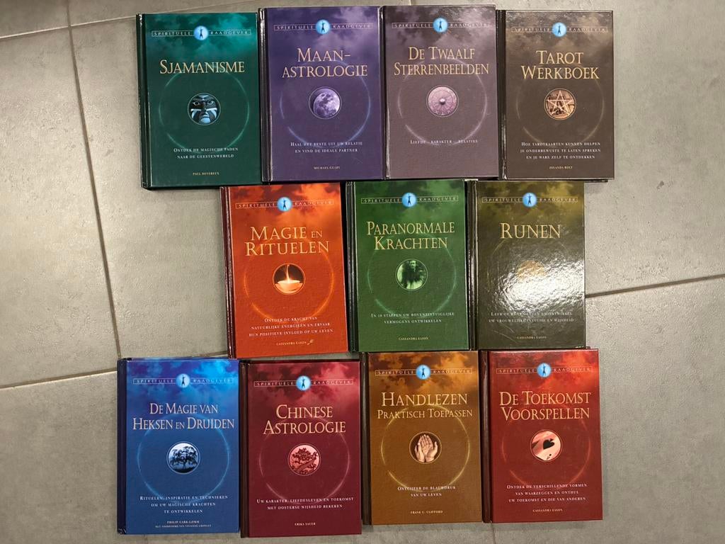 11 boeken van spirituele raadgever Cassandra Eason, Boeken, Ophalen, Zo goed als nieuw