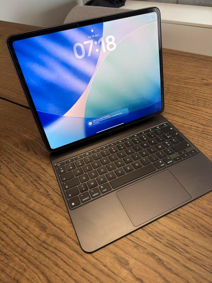 IPAD PRO 13inch M4 - 256GB met toetsenbord en case, Informatique & Logiciels, Apple Macbooks, Comme neuf, 13 pouces, Enlèvement
