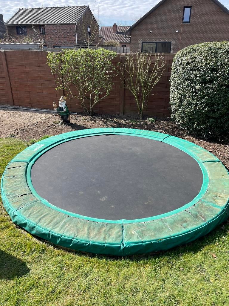 Trampoline Kadee, Enlèvement, Utilisé