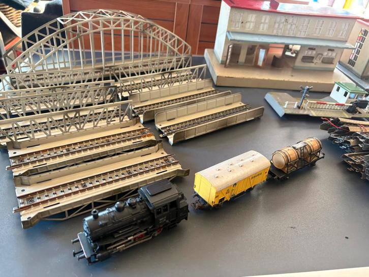 MARKLIN ANCIEN VINTAGE ‘50 LOCOMOTIVES WAGONS RAILS DECORS, Hobby & Loisirs créatifs, Trains miniatures | HO, Comme neuf, Locomotive