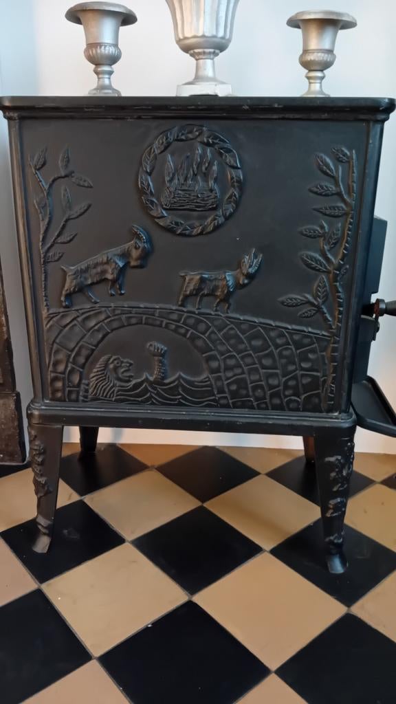 Le poêle à bois est toujours en très bon état,, Maison & Meubles, Poêles, Enlèvement, Poêle à bois