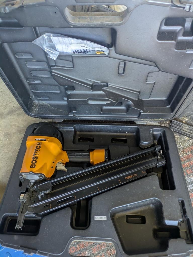 Bostitch F28WW Framing Nailer, Ophalen