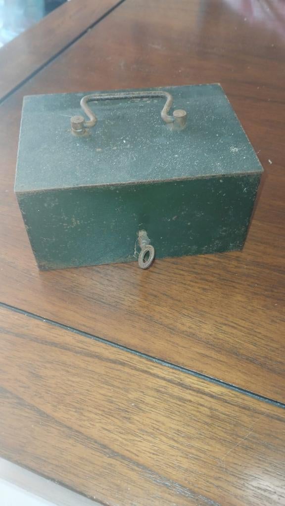 Oud geld koffertje zie foto's, Enlèvement