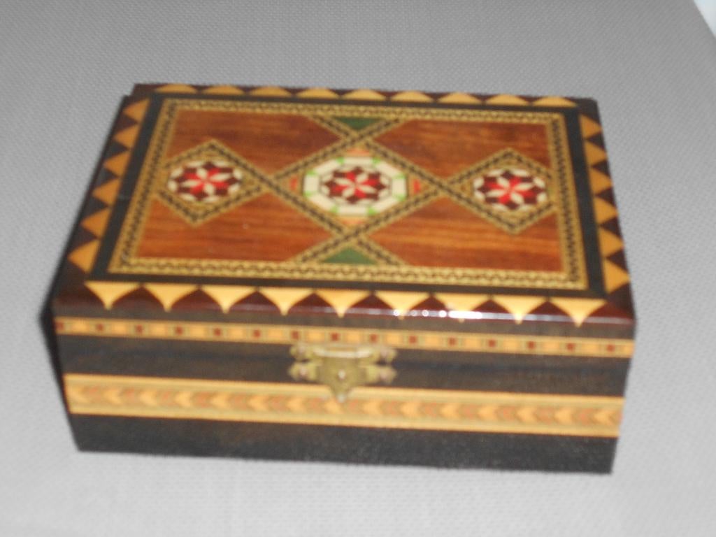 boite en bois marqueté  a 15 euros, Enlèvement, Neuf, Bois