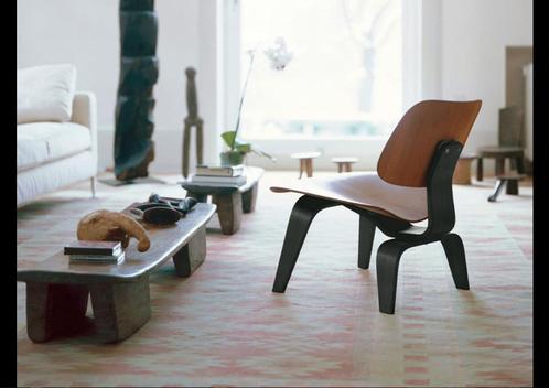 2X Vitra LCW chair Limited 75th anniversary edition !, Huis en Inrichting, Stoelen, Zo goed als nieuw, Twee, Hout, Zwart, Ophalen